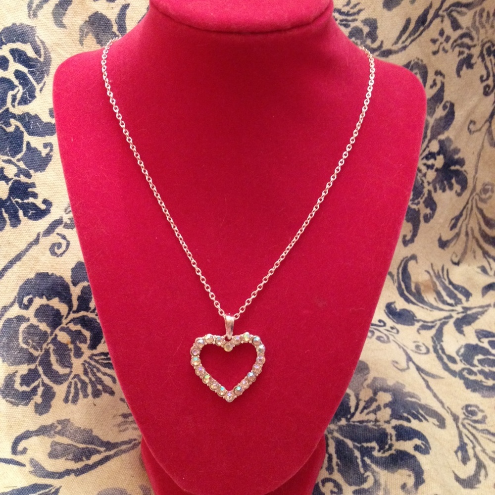 💰10/$50💰🎉HP🎉 New Clear Rainbow Heart Necklace